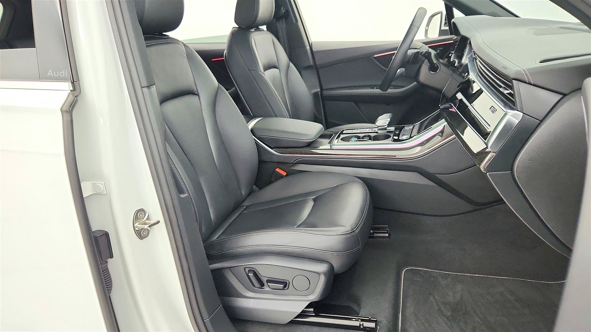 Used 2025 Audi Q7 3.0T Premium Plus AWD/4WD image 36
