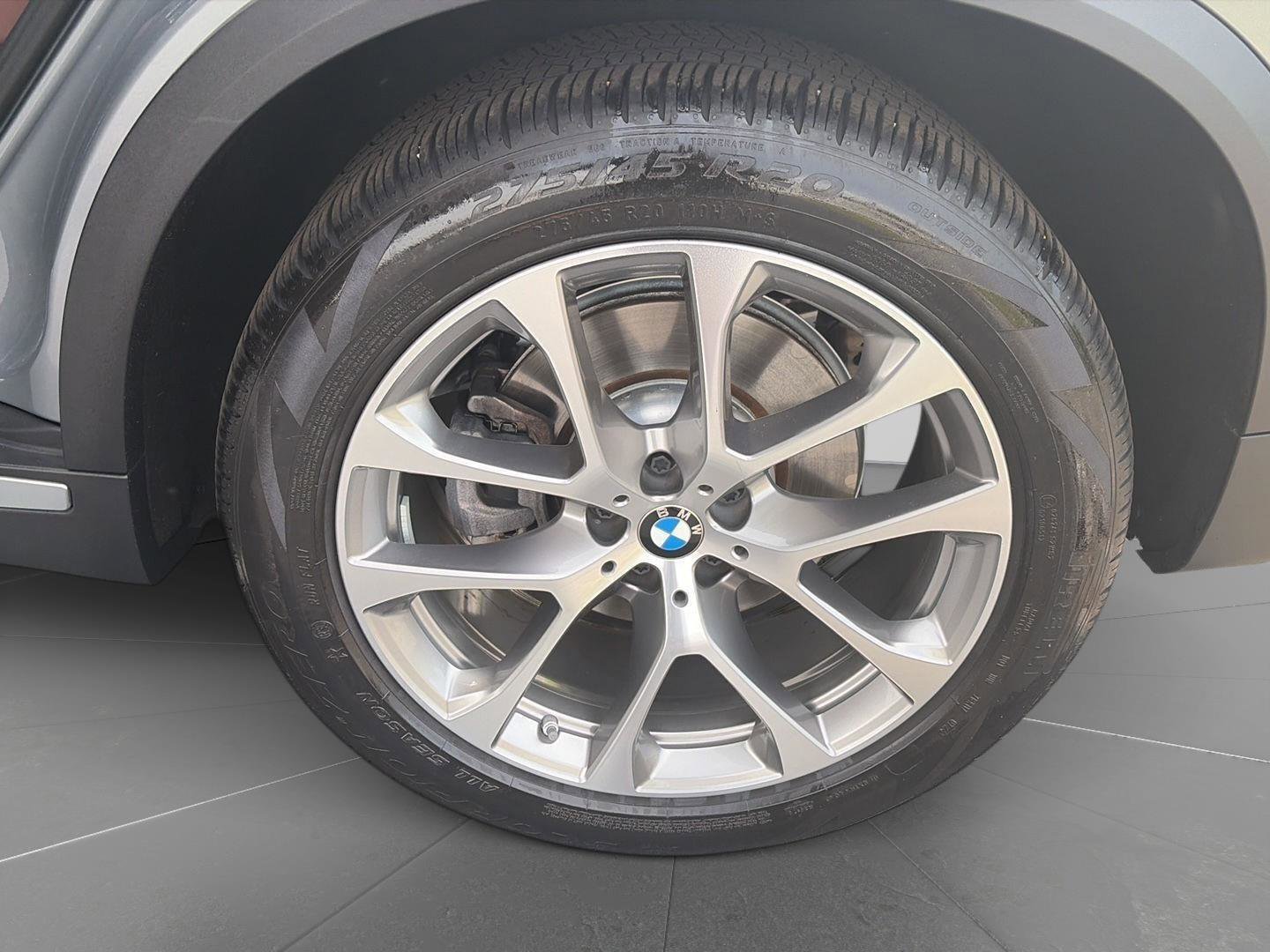 Certified 2024 BMW X5 xDrive40i w/ Parking Assistance Package AWD/4WD image 11