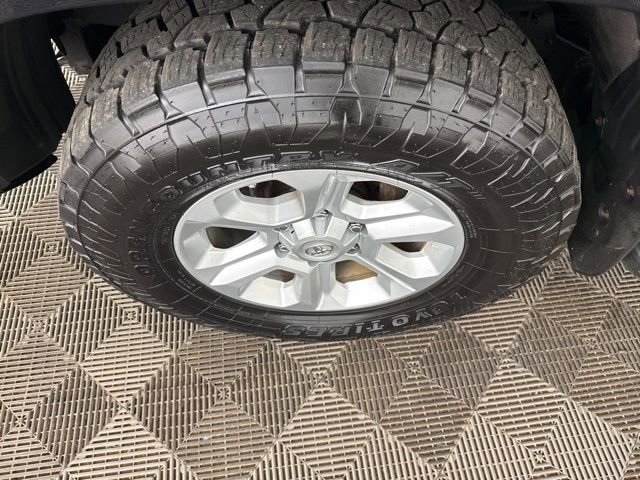 Used 2019 Toyota 4Runner SR5 AWD/4WD image 28