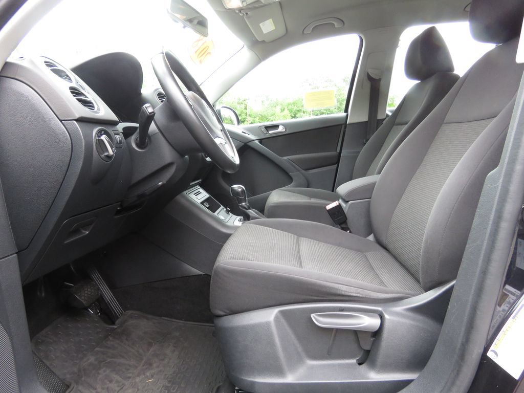 Used 2018 Volkswagen Tiguan Limited w/ Premium Package AWD/4WD image 10