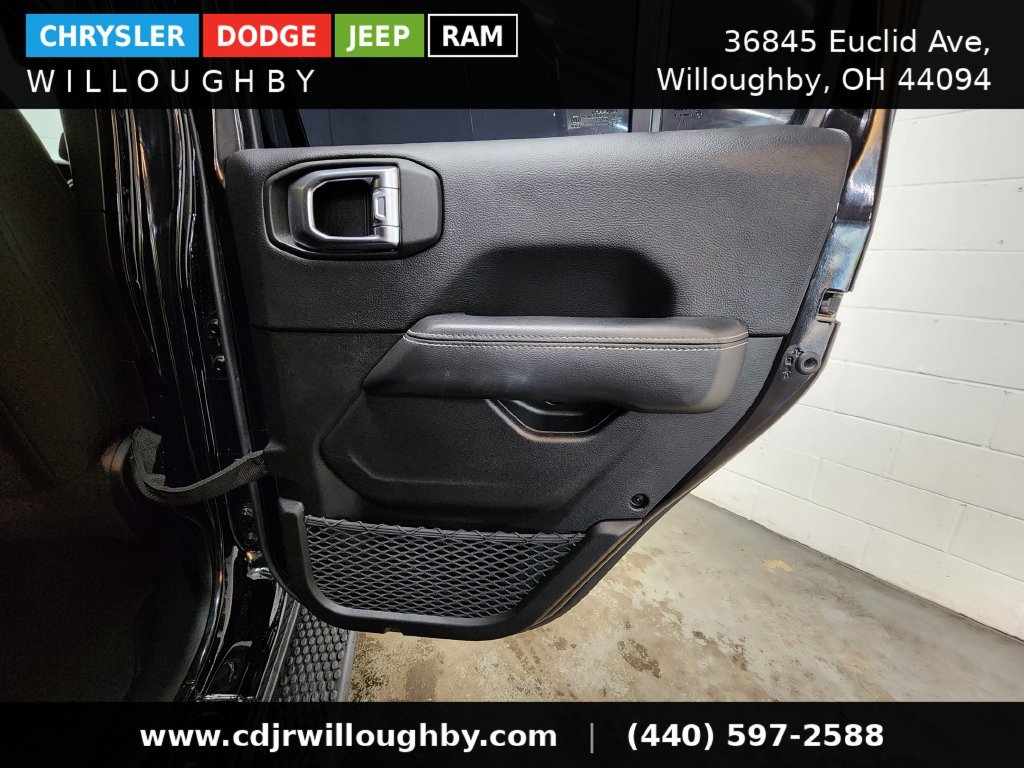 Used 2023 Jeep Wrangler Unlimited Sahara w/ Cold Weather Group AWD/4WD image 31