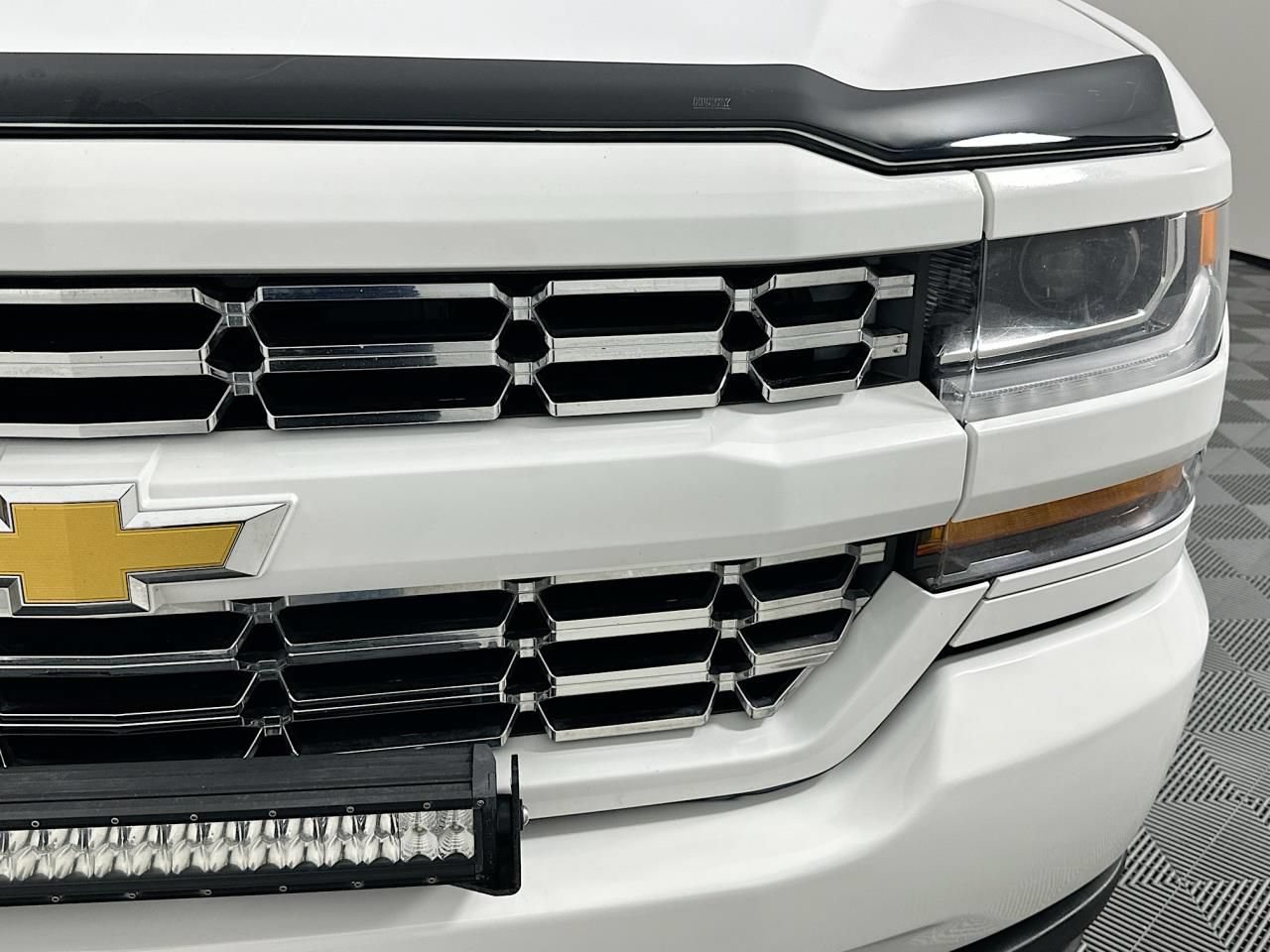 Used 2017 Chevrolet Silverado 1500 Custom w/ Custom Convenience Package AWD/4WD image 4