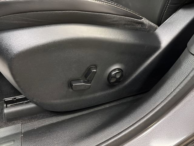 Used 2018 Jeep Cherokee Latitude Plus w/ Comfort/Convenience Group image 34