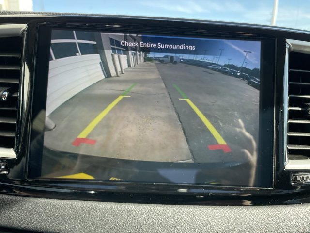 Used 2024 Chrysler Pacifica Touring-L FWD image 19