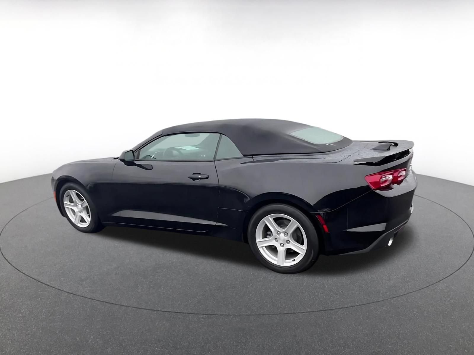 Used 2023 Chevrolet Camaro LT RWD image 9