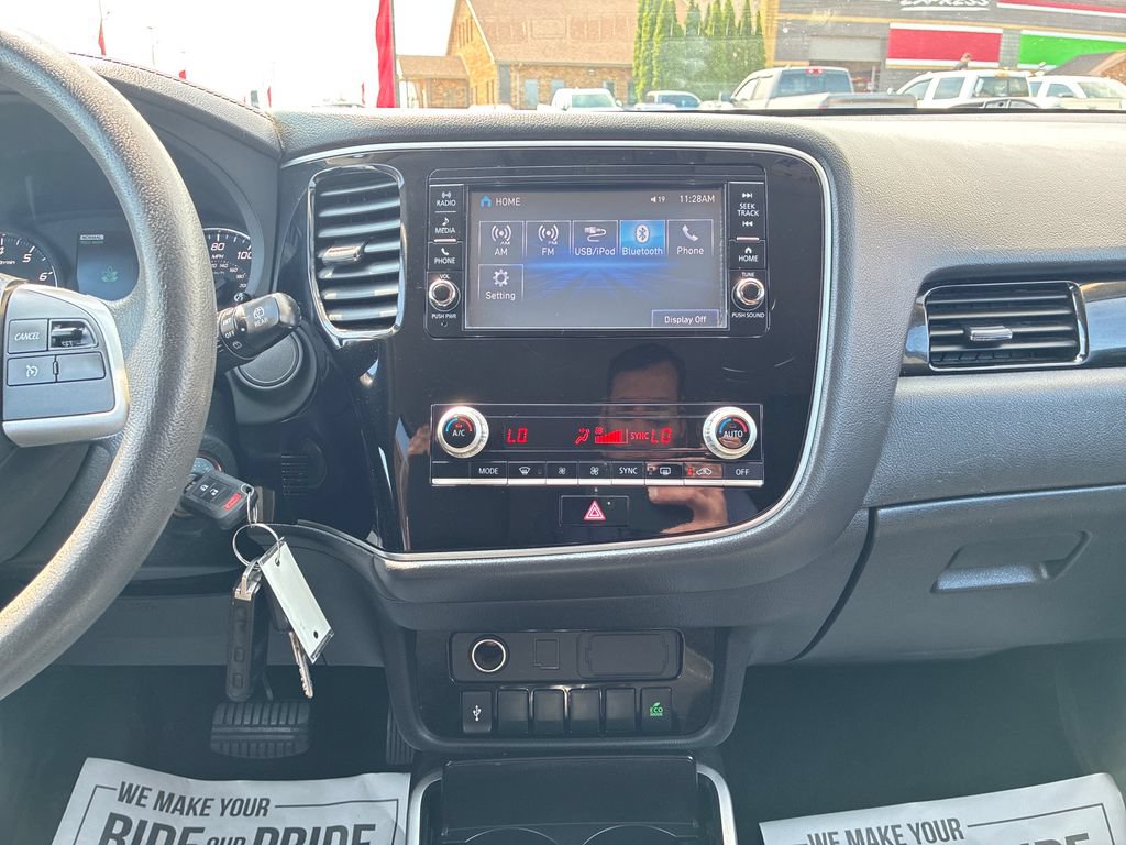 Used 2020 Mitsubishi Outlander ES AWD/4WD image 24