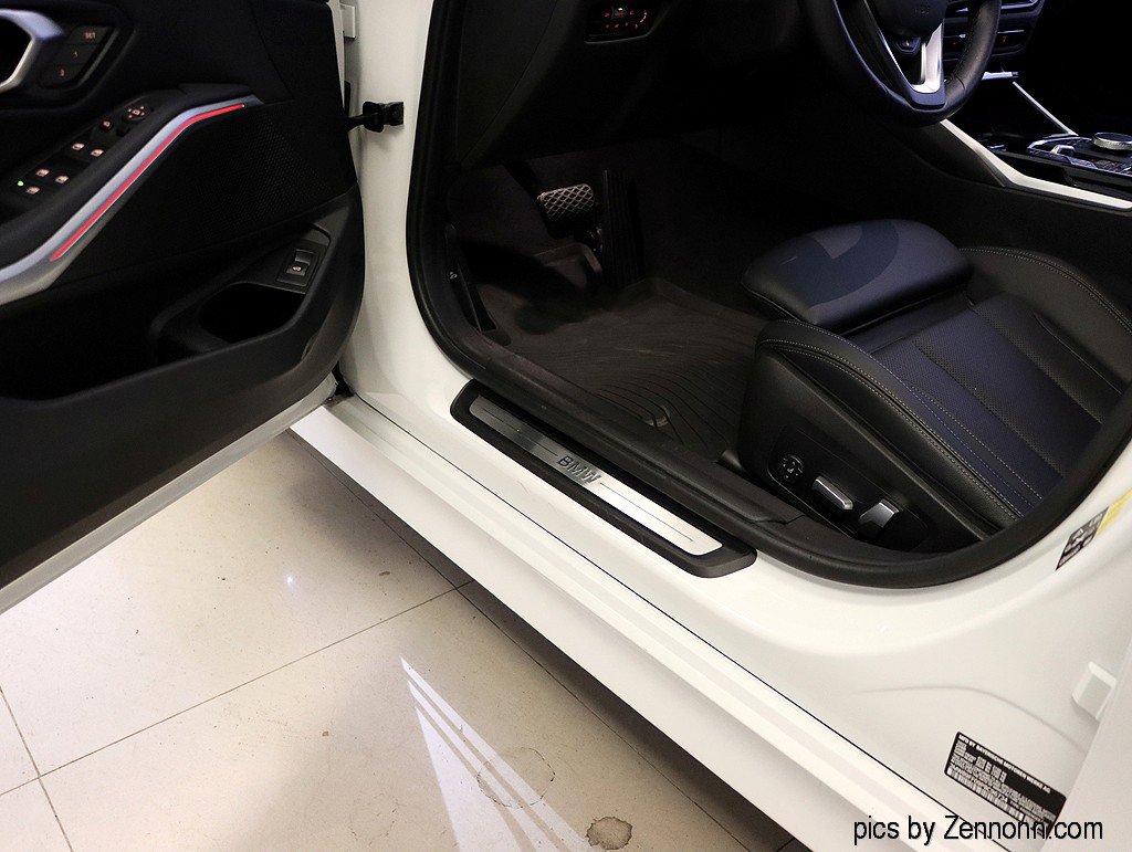 Certified 2023 BMW 330i xDrive Sedan w/ Convenience Package image 24