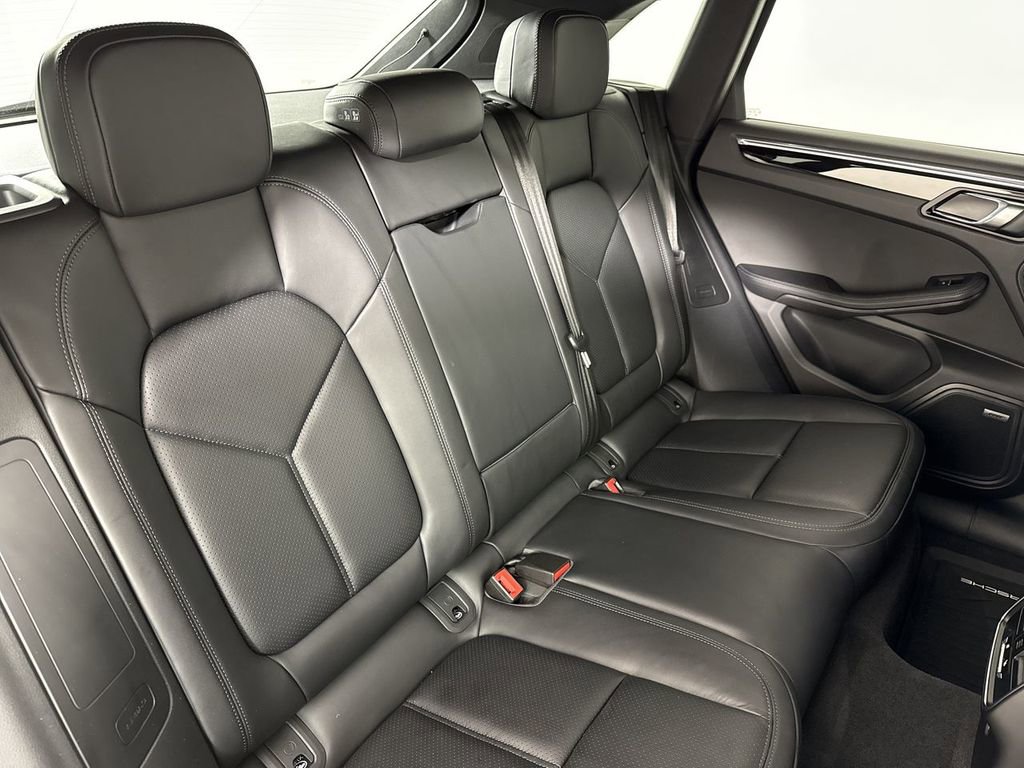 Certified 2025 Porsche Macan image 23