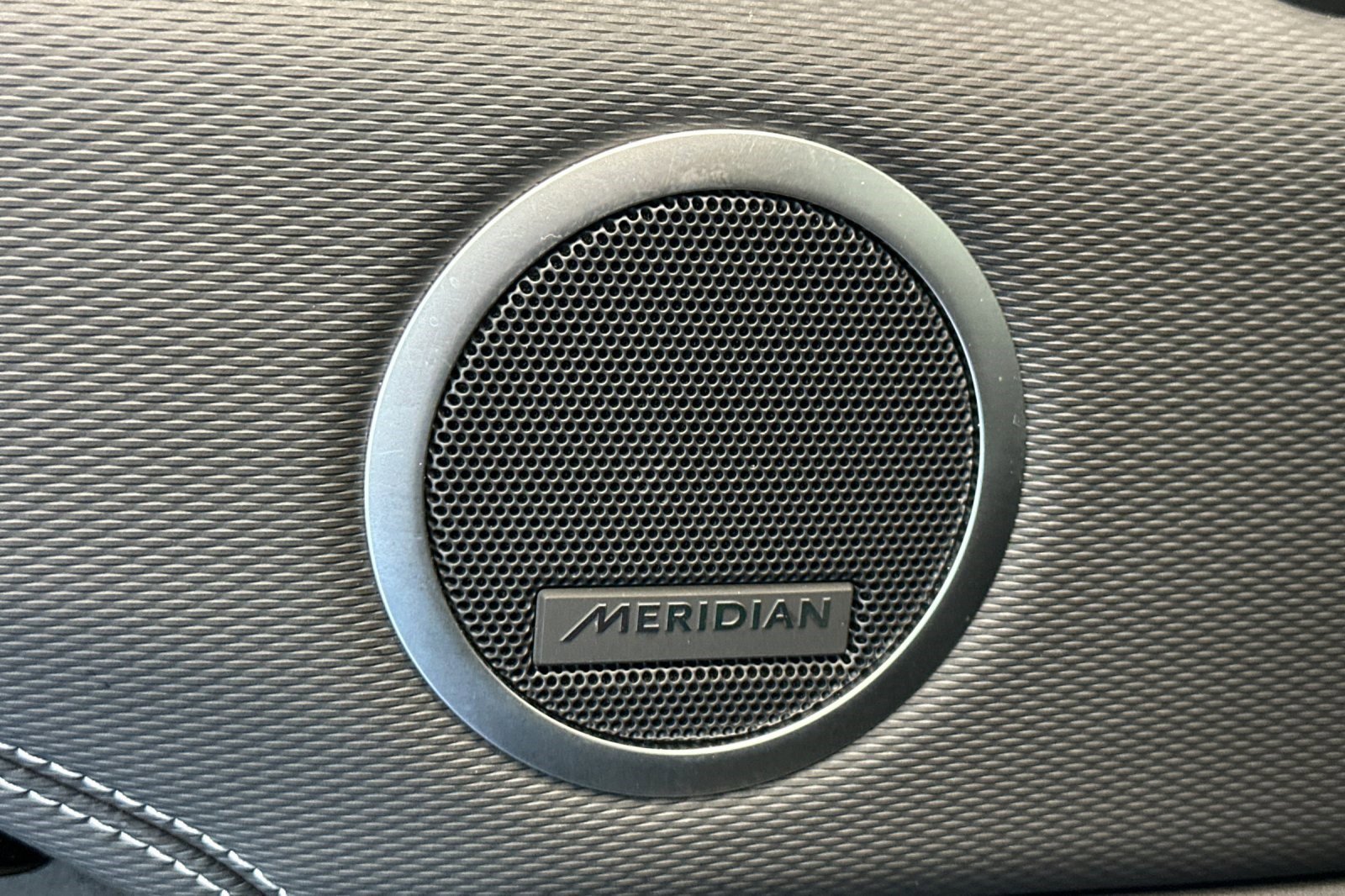 Used 2023 Land Rover Discovery S R-Dynamic image 16