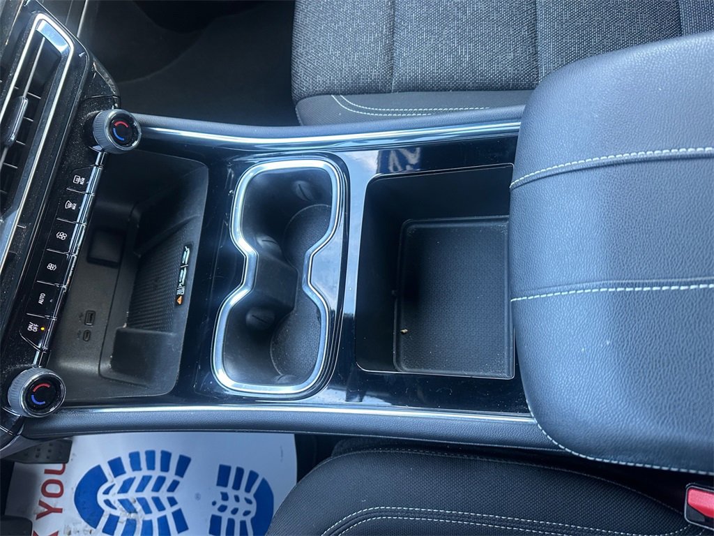 Used 2025 Chevrolet Traverse LT image 11