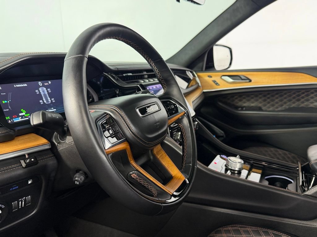 Used 2023 Jeep Grand Cherokee Summit AWD/4WD image 23