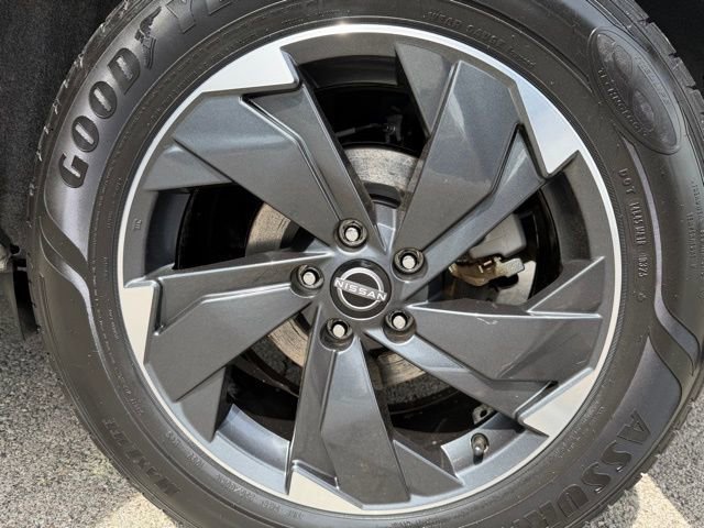 Used 2024 Nissan Rogue SV w/ SV Premium Package AWD/4WD image 9