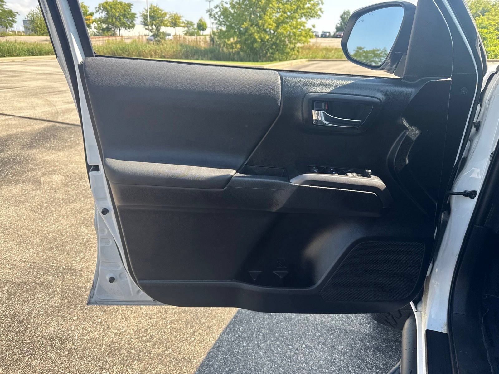 Used 2019 Toyota Tacoma TRD Sport AWD/4WD image 12