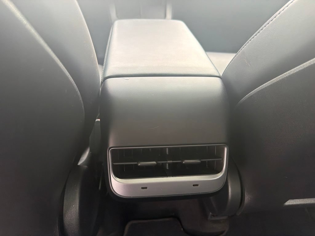 Used 2021 Tesla Model Y Long Range AWD/4WD image 9