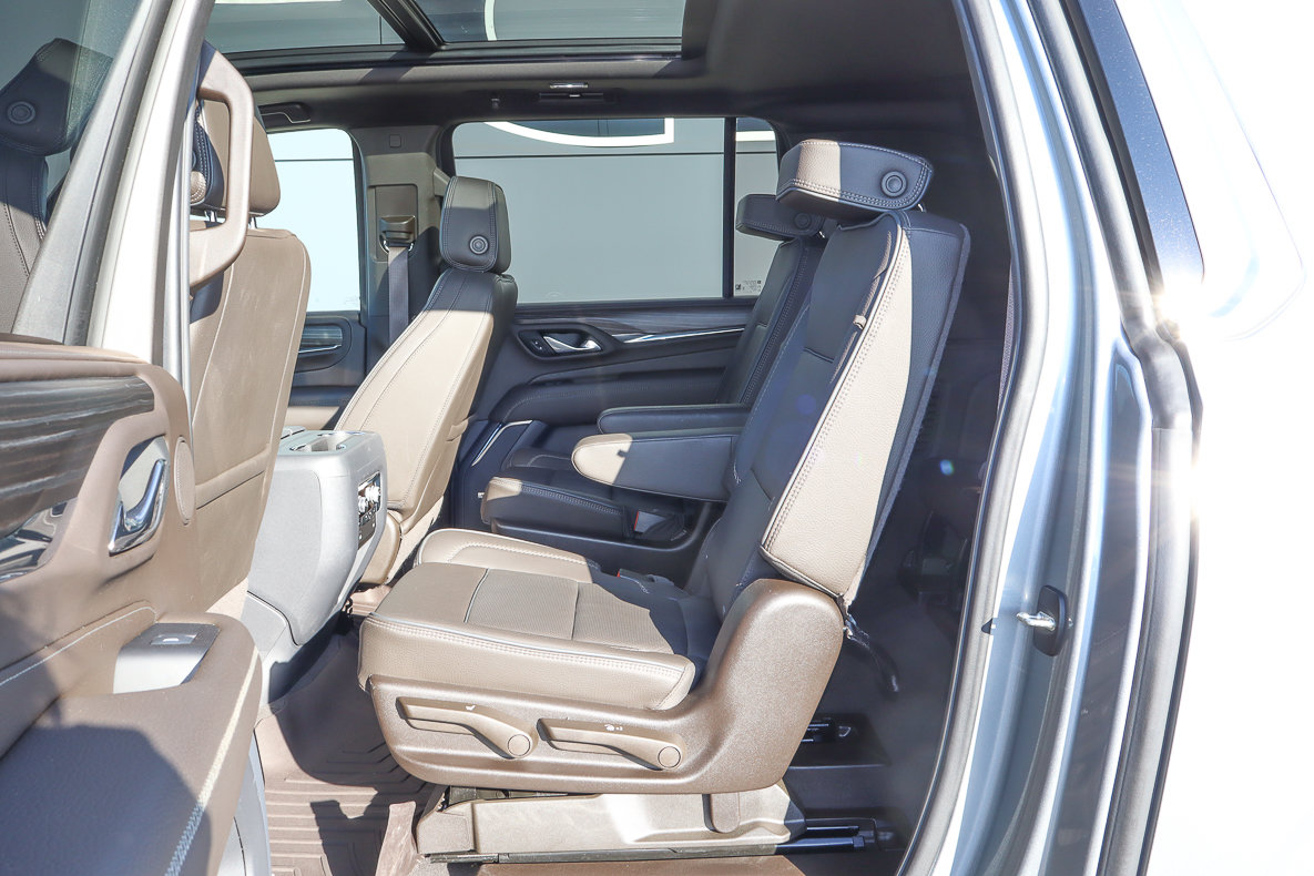 Used 2024 GMC Yukon XL Denali AWD/4WD image 8