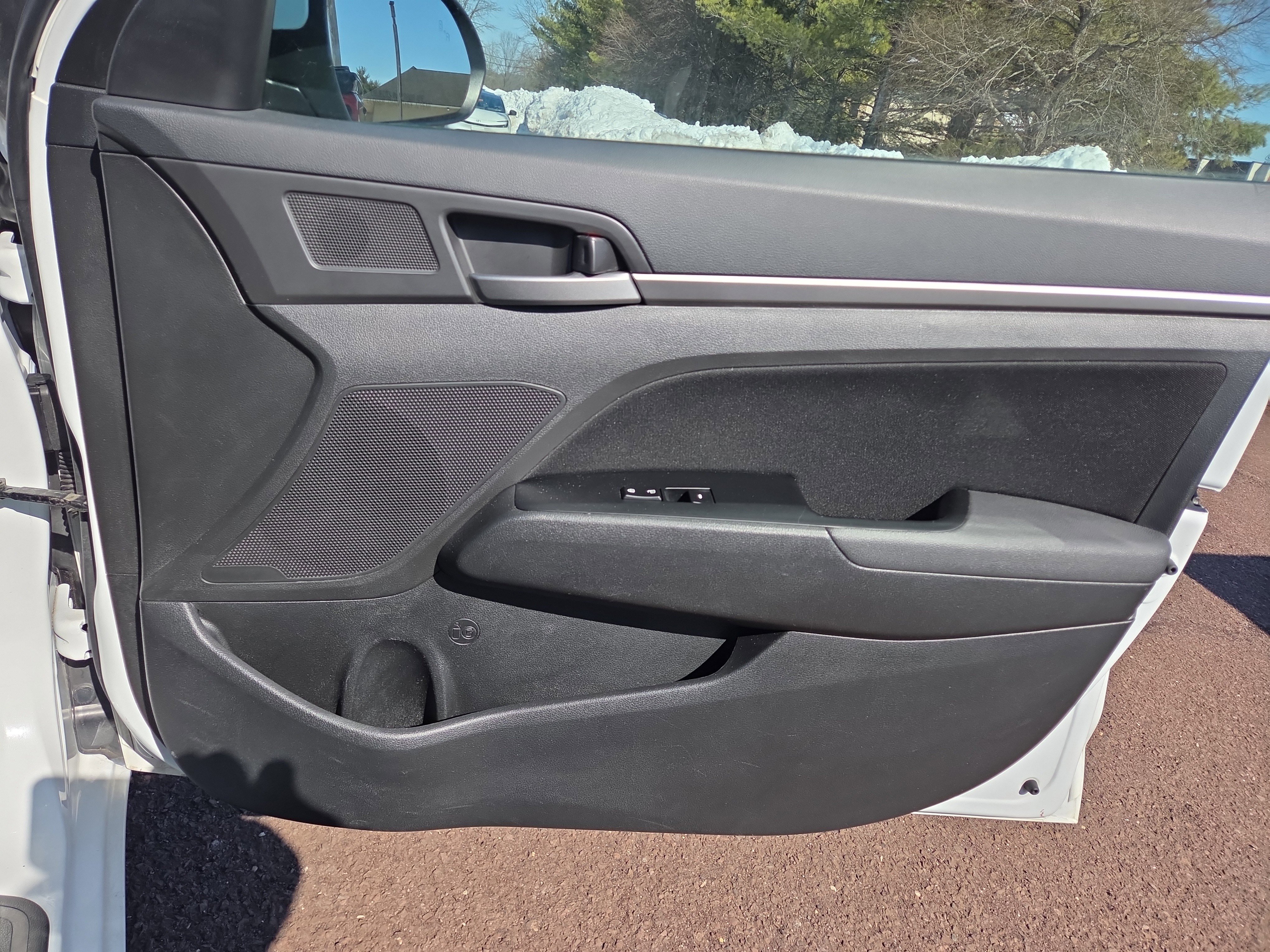 Used 2017 Hyundai Elantra Value Edition w/ Cargo Package image 17