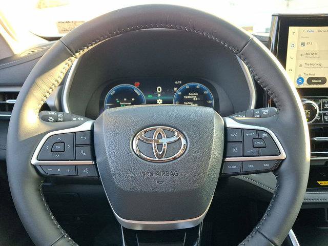Certified 2026 Toyota Highlander Limited image 18
