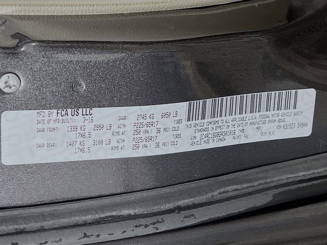 Used 2016 Chrysler Town & Country Touring FWD image 9