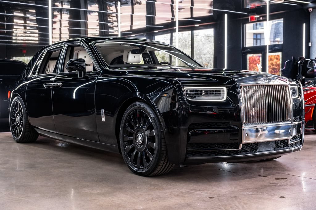 Used 2022 Rolls-Royce Phantom Sedan w/ The Phantom Package RWD image 2