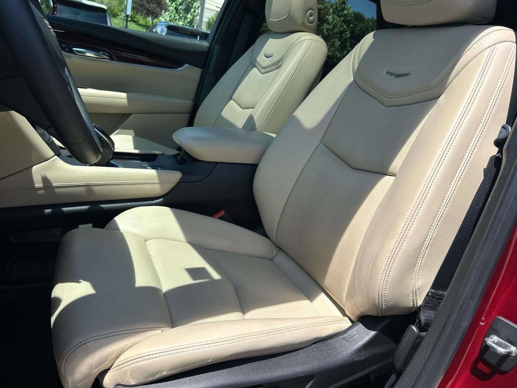 Used 2017 Cadillac XT5 Premium Luxury FWD image 34