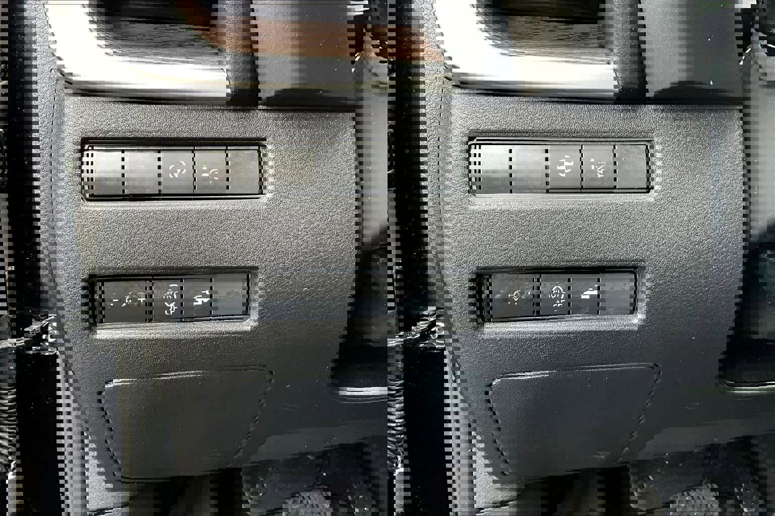 Used 2025 Nissan Rogue Platinum w/ Platinum Premium Package AWD/4WD image 33