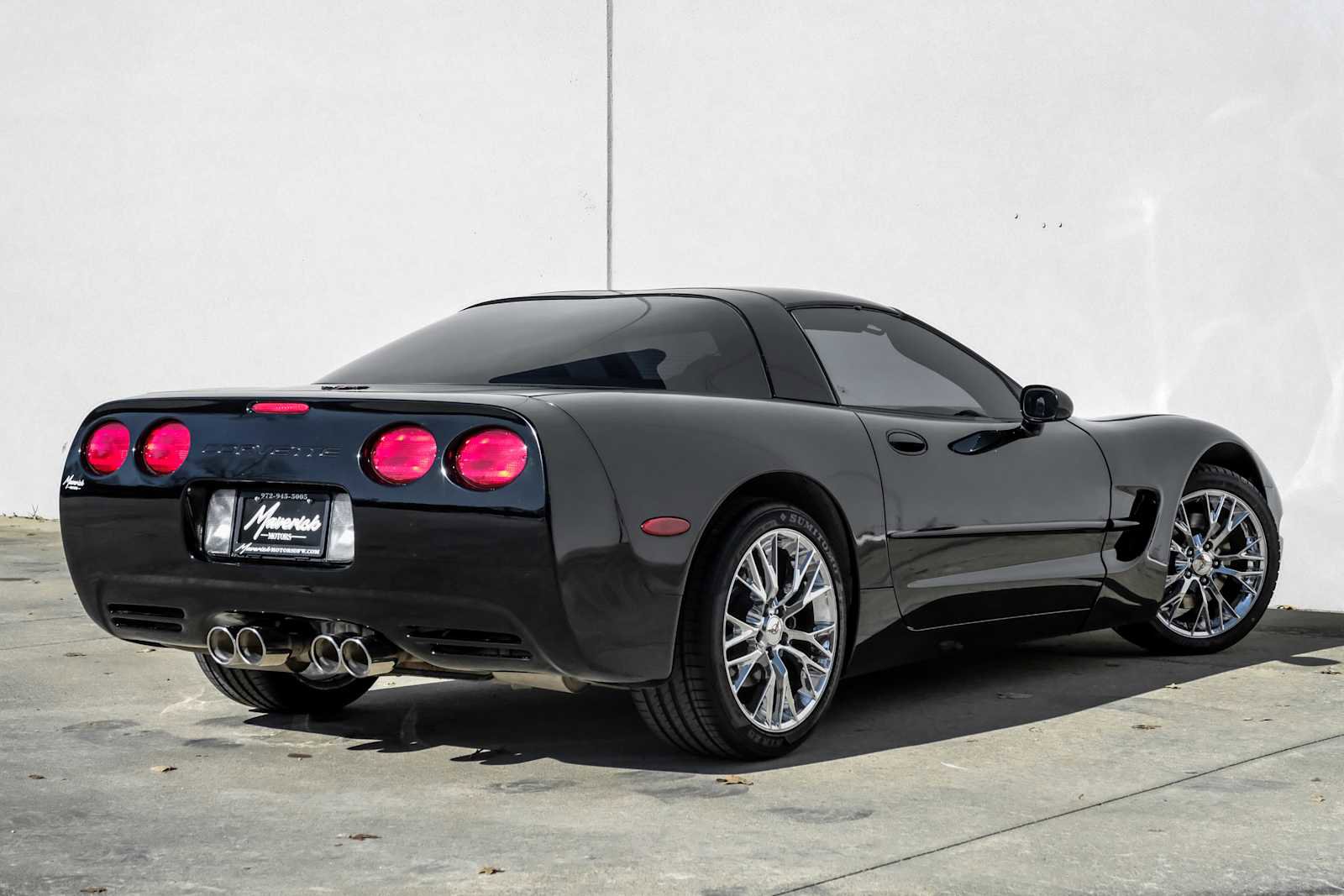 Used 2004 Chevrolet Corvette Coupe w/ Roof Package image 8