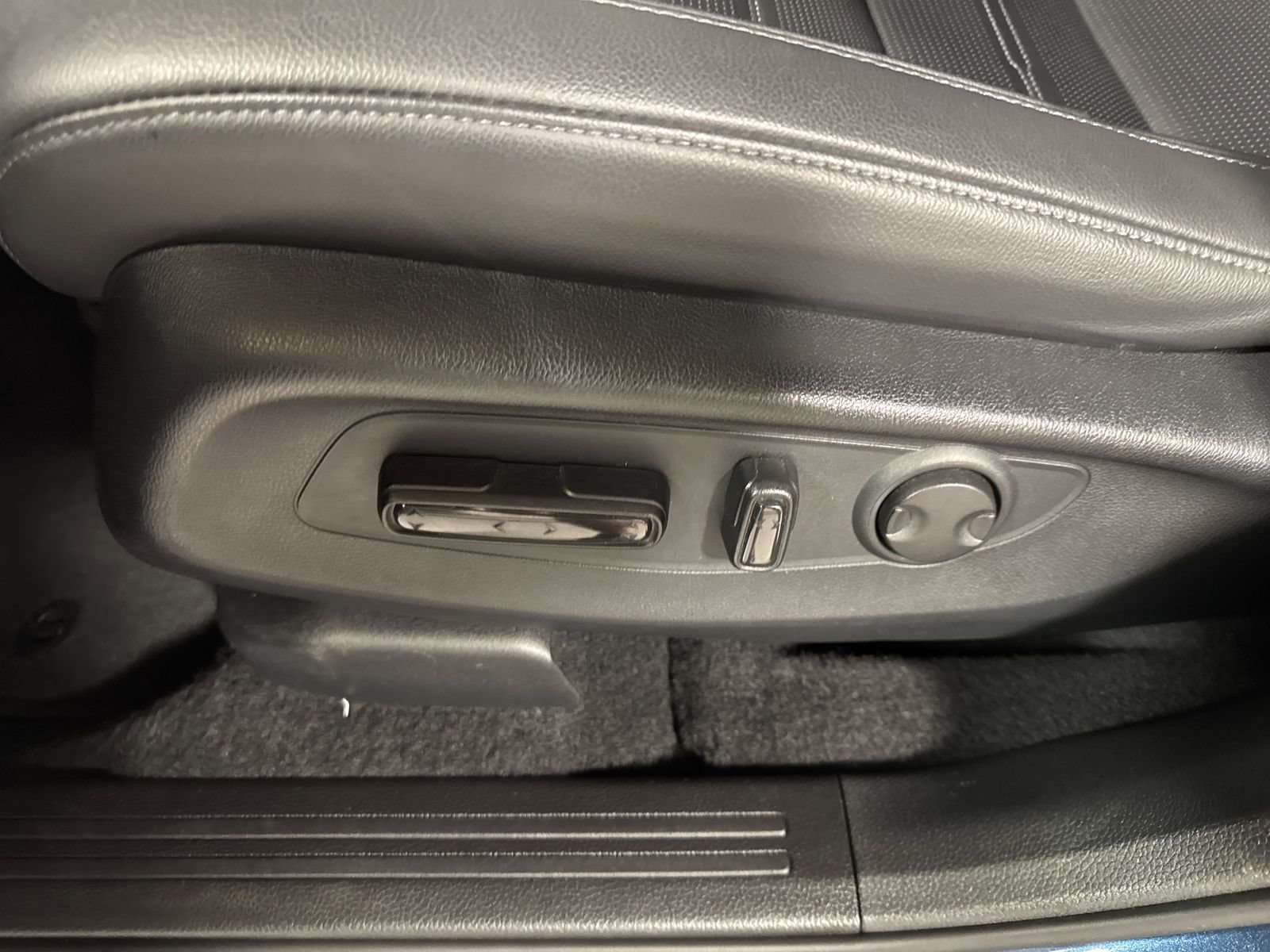 Used 2024 Honda CR-V EX-L image 11
