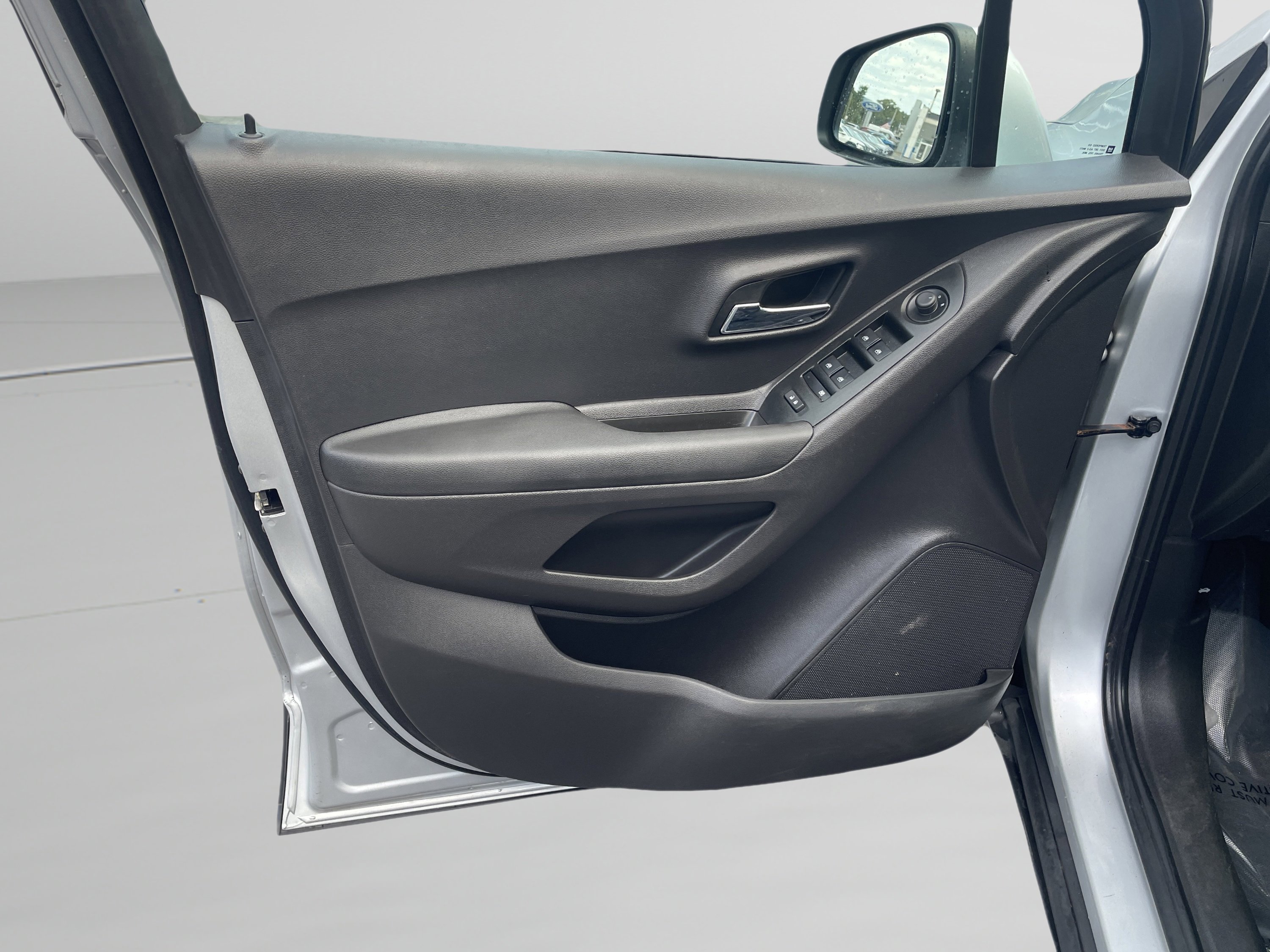 Used 2020 Chevrolet Trax LT w/ LT Convenience Package image 13