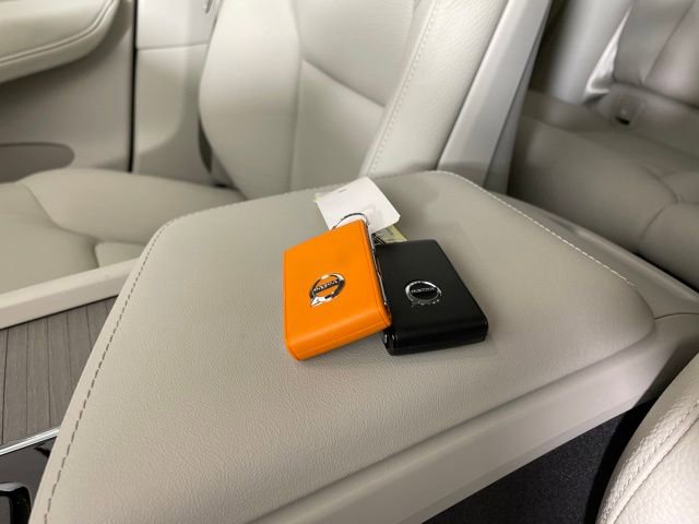 Certified 2024 Volvo XC60 T8 Plus w/ Protection Package image 31