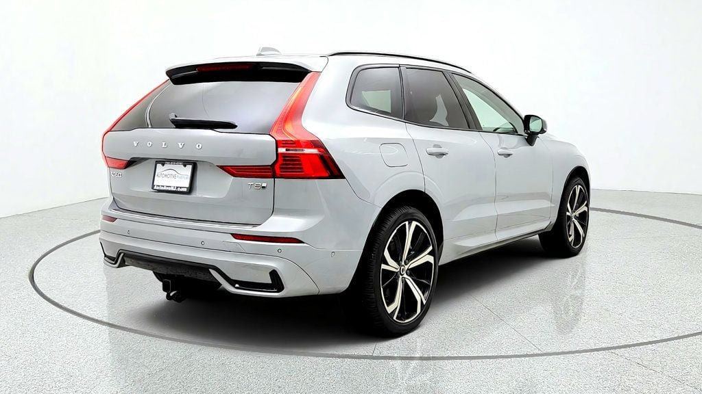 Used 2025 Volvo XC60 T8 Ultra w/ Protection Package Premier AWD/4WD image 5