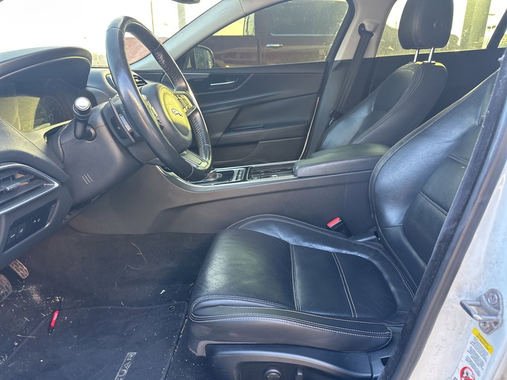 Used 2018 Jaguar XE Prestige image 6