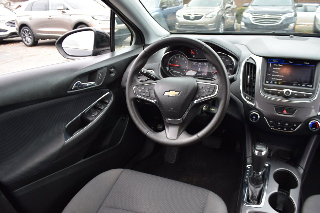 Used 2019 Chevrolet Cruze LT image 11
