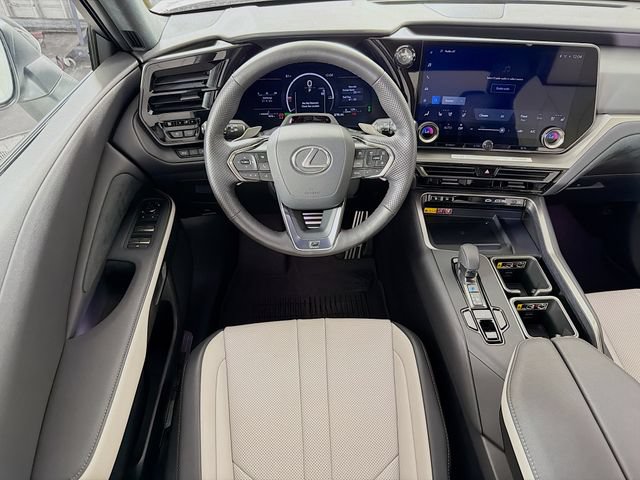 Used 2025 Lexus TX 500h AWD w/ Technology Package image 27