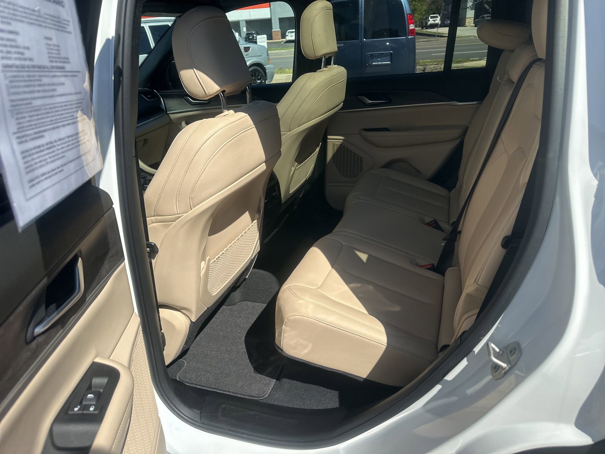 Used 2023 Jeep Grand Cherokee Limited image 20