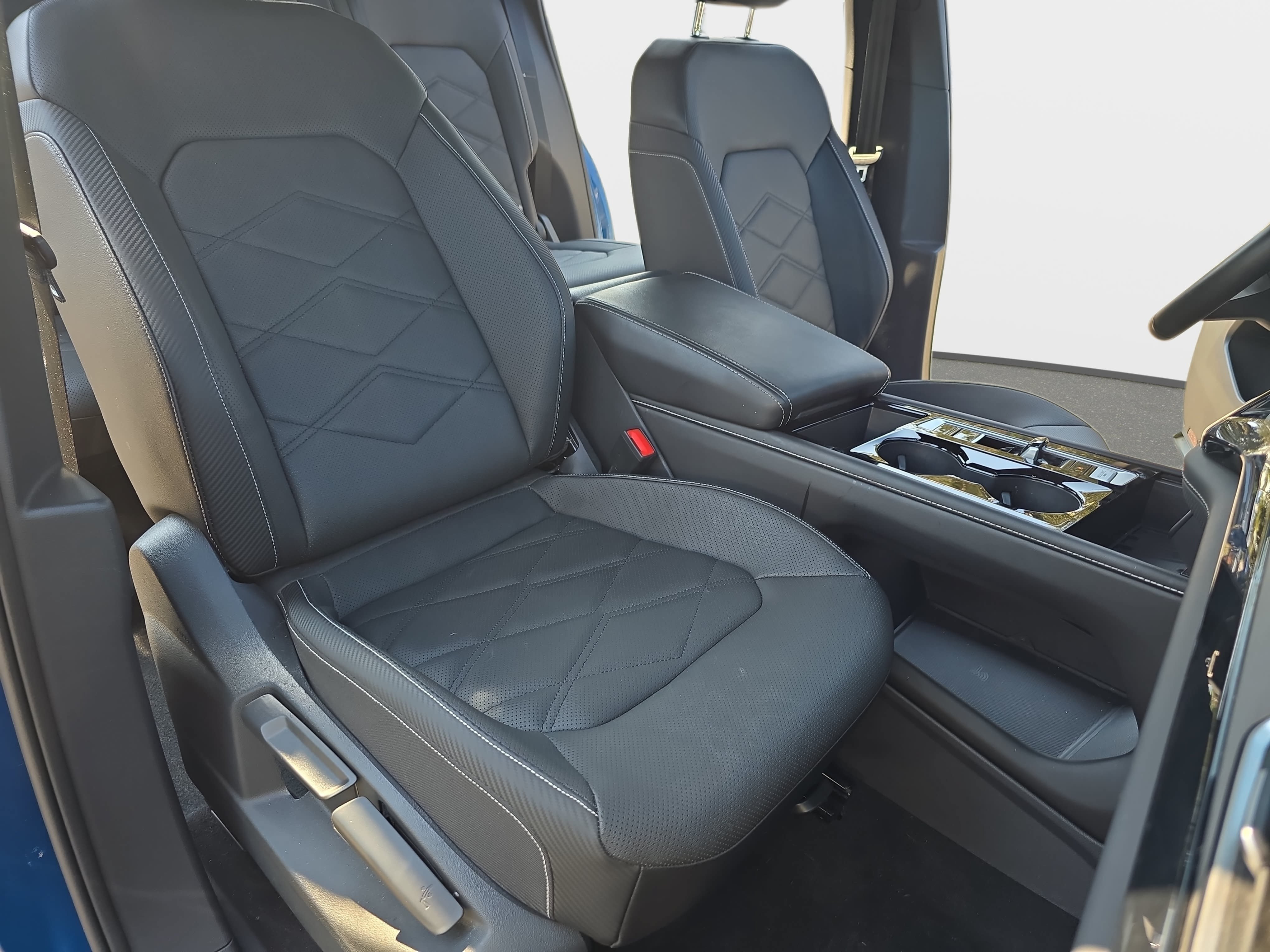Used 2026 Volkswagen Atlas Cross Sport SE w/ Panoramic Sunroof Package FWD image 10