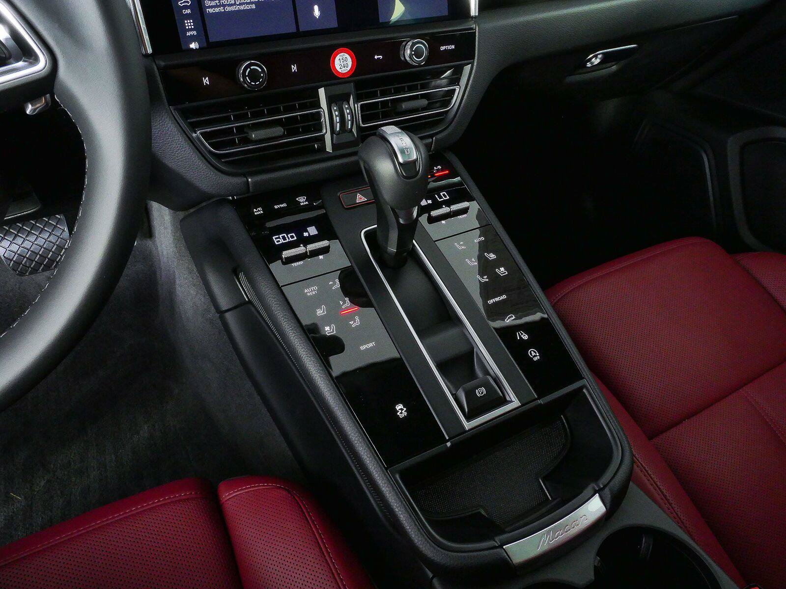 Certified 2026 Porsche Macan AWD/4WD image 15