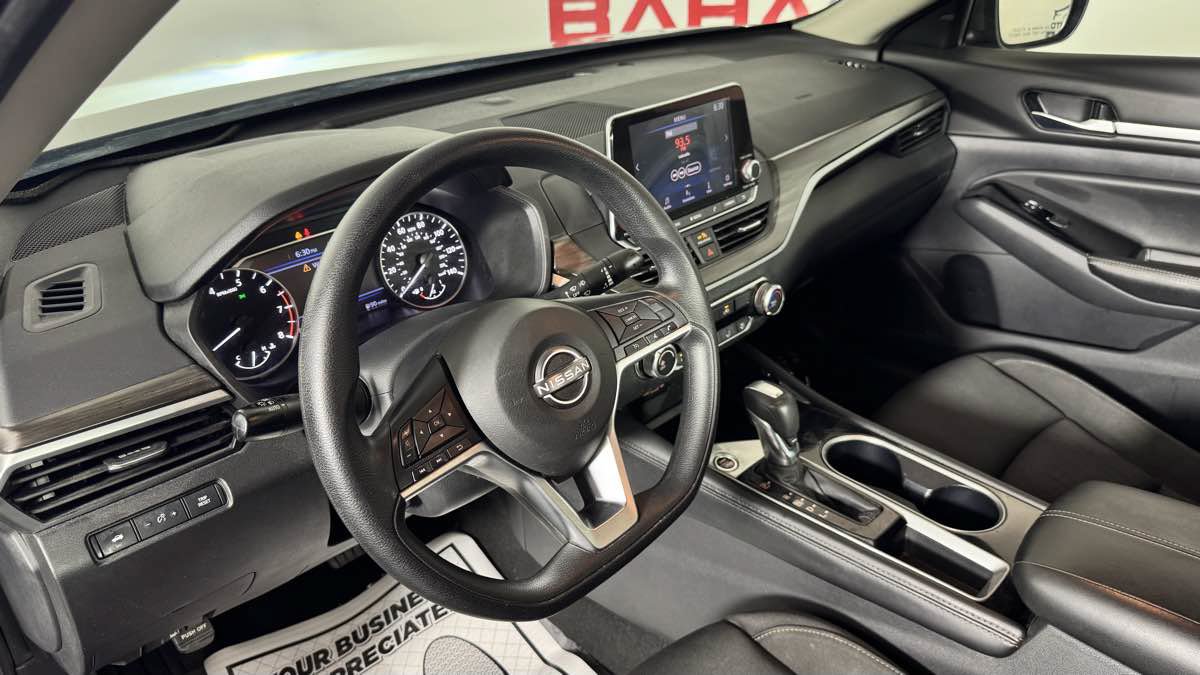 Used 2023 Nissan Altima 2.5 SV FWD image 13
