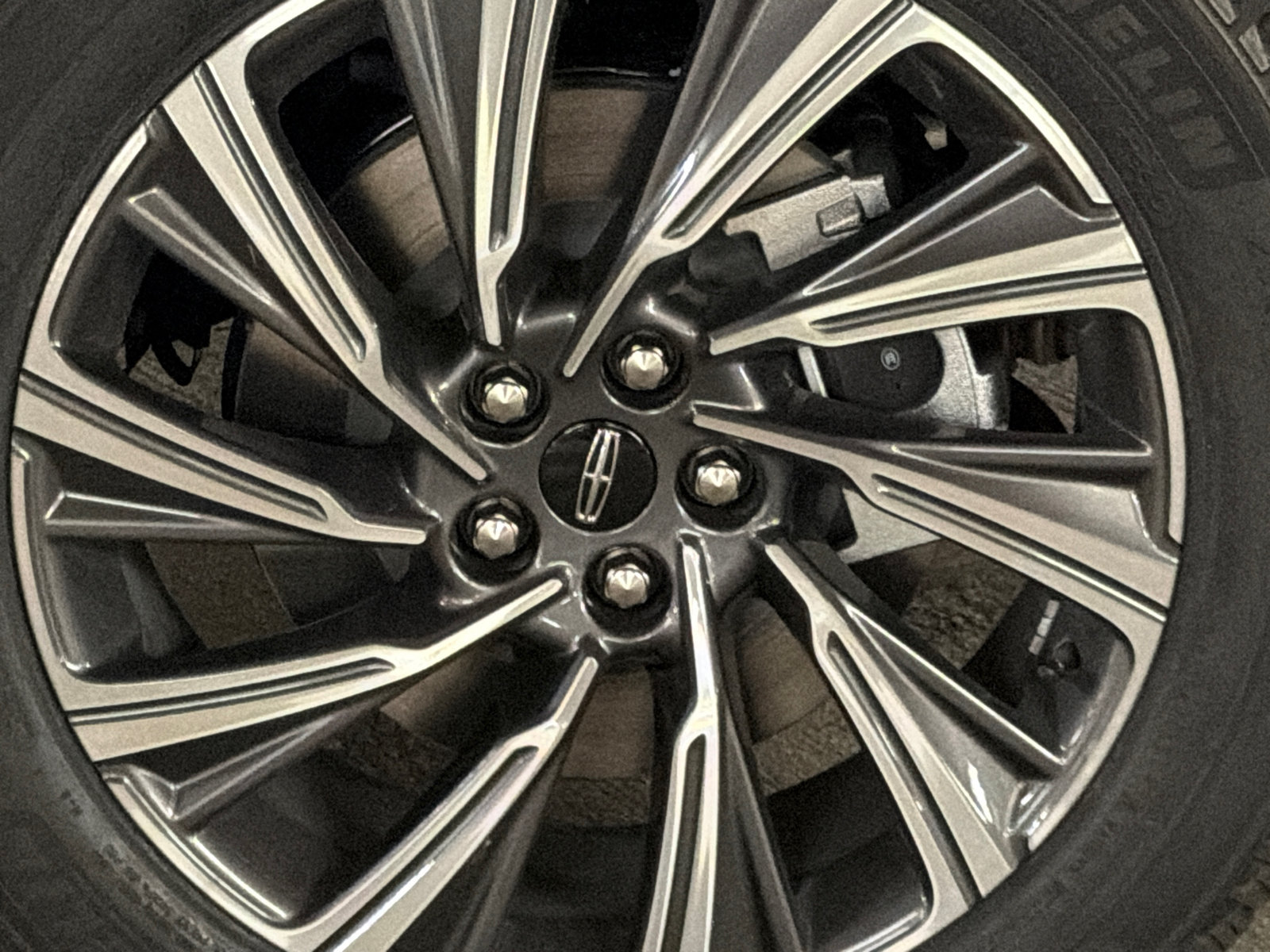 New 2027 Lincoln Aviator AWD image 5