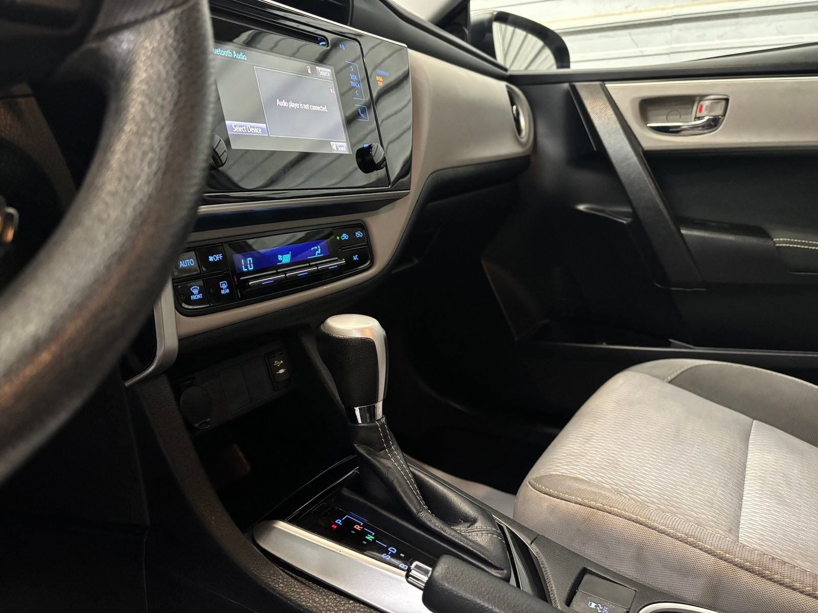 Used 2018 Toyota Corolla LE FWD image 22