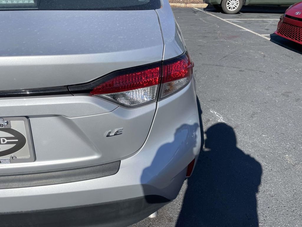 Used 2025 Toyota Corolla LE image 18