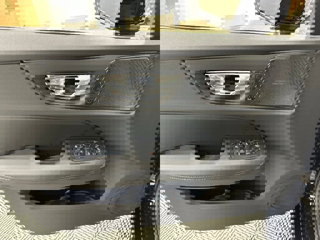 New 2024 Volvo S60 B5 Plus w/ Climate Package image 15