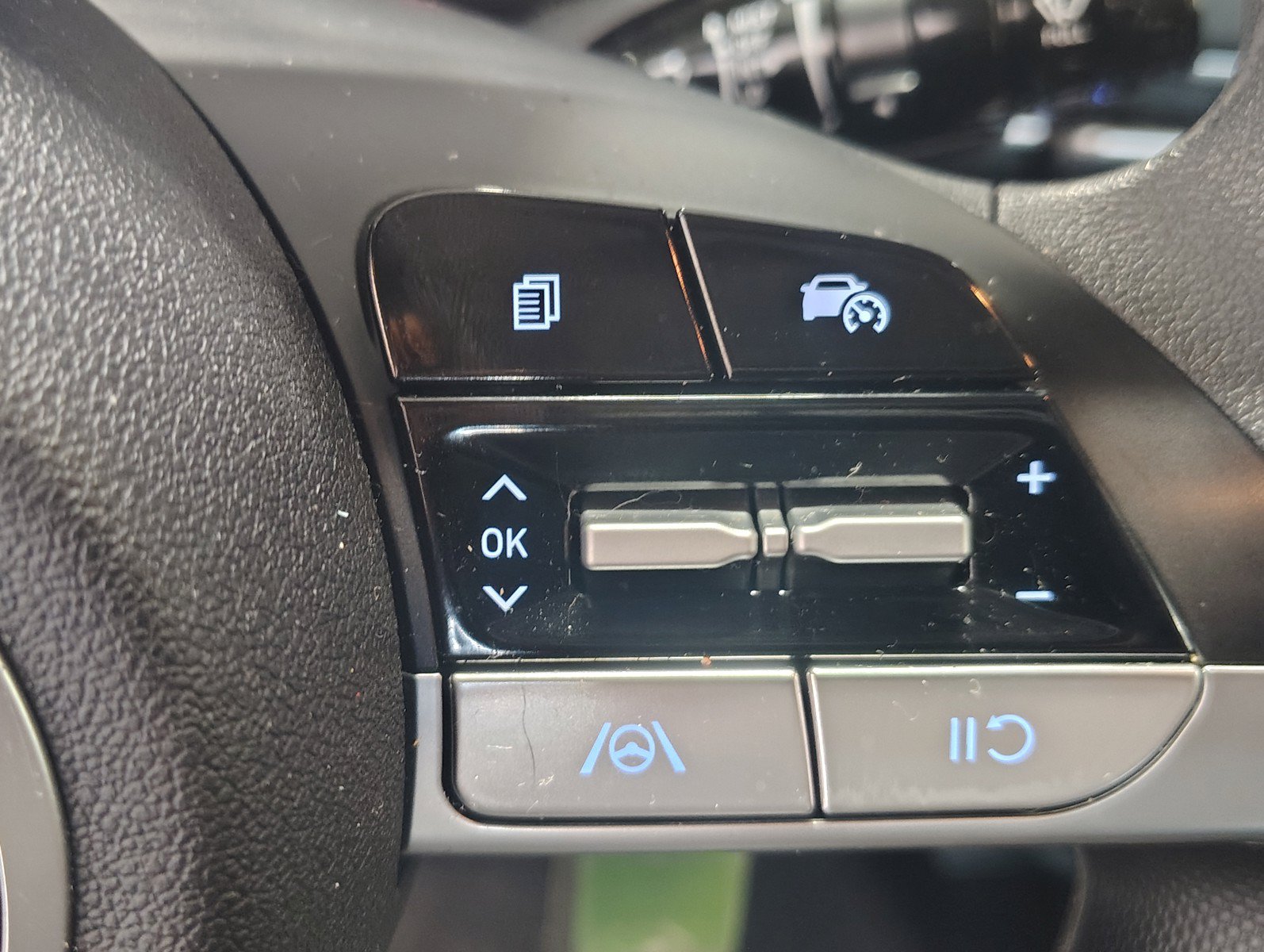 Certified 2025 Hyundai Elantra SE FWD image 13
