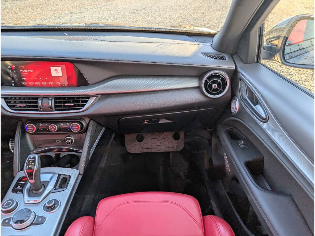 Used 2022 Alfa Romeo Stelvio Veloce image 28