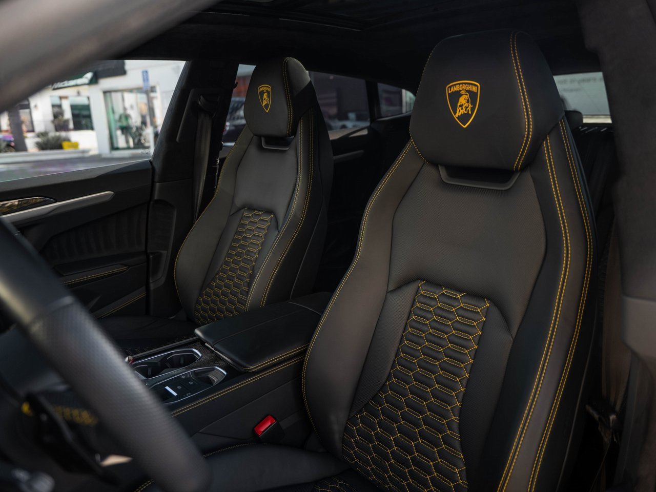 Used 2019 Lamborghini Urus image 21