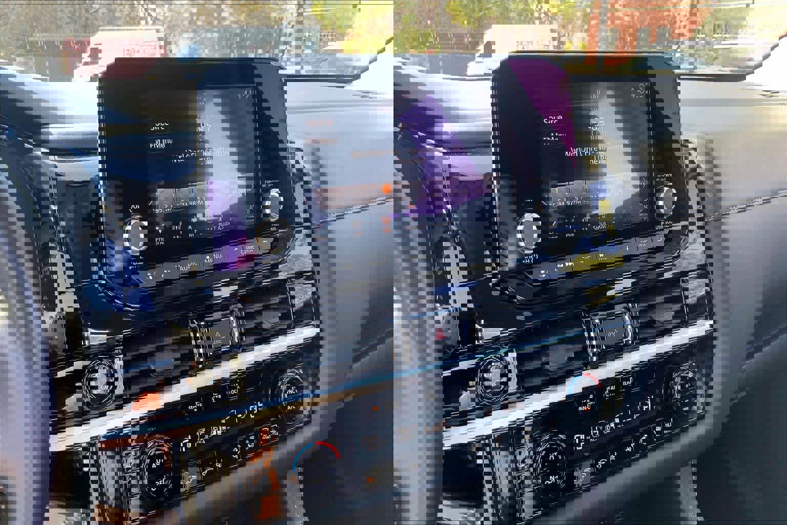 Used 2025 Nissan Pathfinder SV image 7