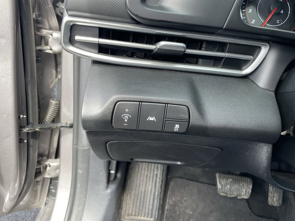 Used 2023 Hyundai Elantra SEL image 17