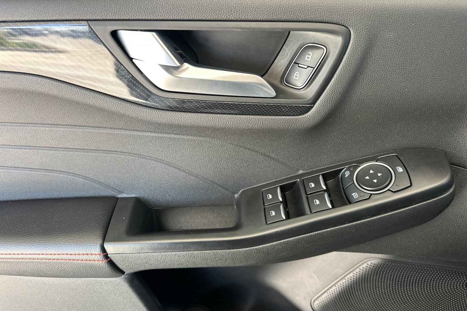 Used 2025 Ford Escape ST-Line AWD/4WD image 11