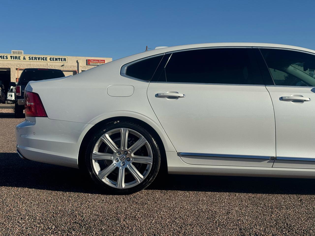 Used 2018 Volvo S90 T6 Inscription w/ Convenience Package image 17