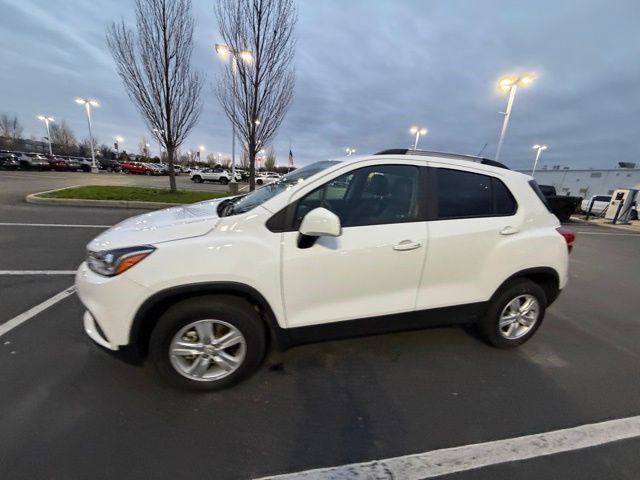 Used 2022 Chevrolet Trax LT w/ LT Convenience Package image 22