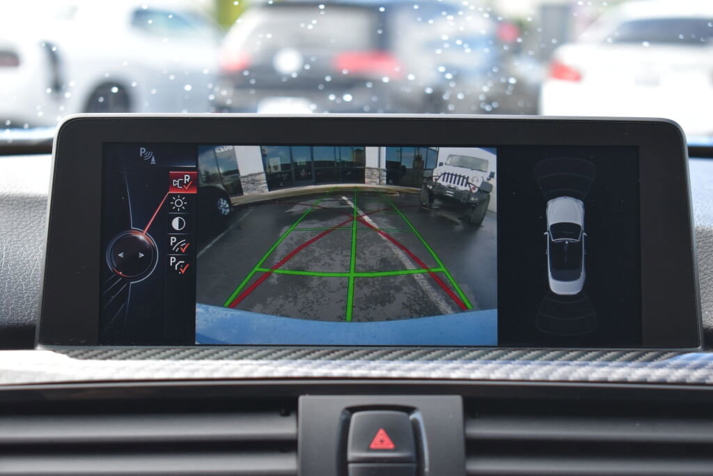 Used 2015 BMW M4 Convertible image 25